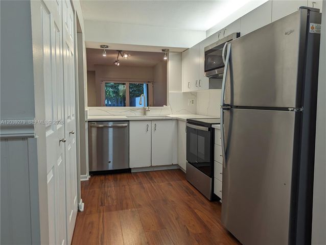 3446 Oak Dr, Hollywood, FL 33021