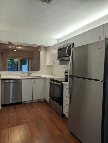 3446 Oak Dr, Hollywood, FL 33021