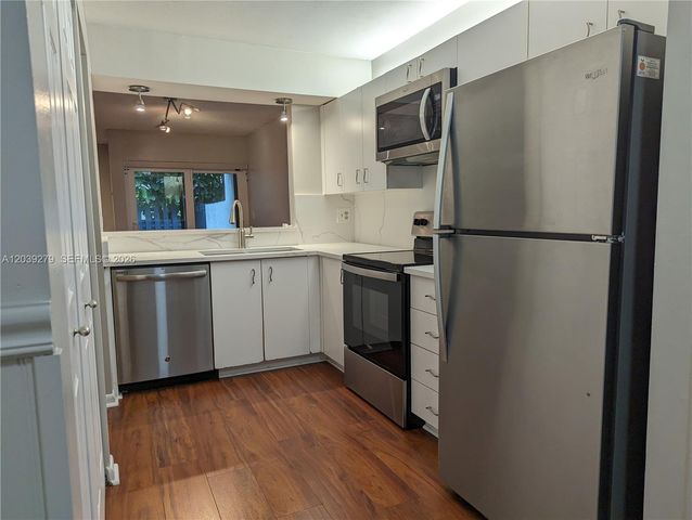 3446 Oak Dr, Hollywood, FL 33021
