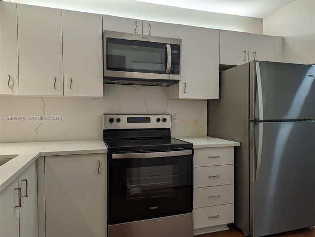 3446 Oak Dr, Hollywood, FL 33021