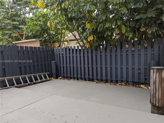 3446 Oak Dr, Hollywood, FL 33021