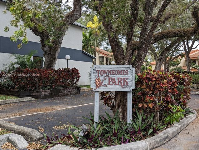 3446 Oak Dr, Hollywood, FL 33021