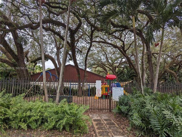3446 Oak Dr, Hollywood, FL 33021