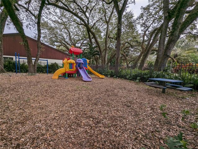 3446 Oak Dr, Hollywood, FL 33021