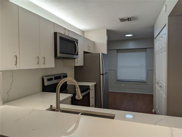 3446 Oak Dr, Hollywood, FL 33021