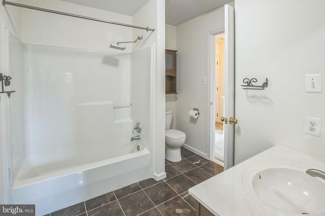 109 GATEWAY DR, Newark, DE 19711