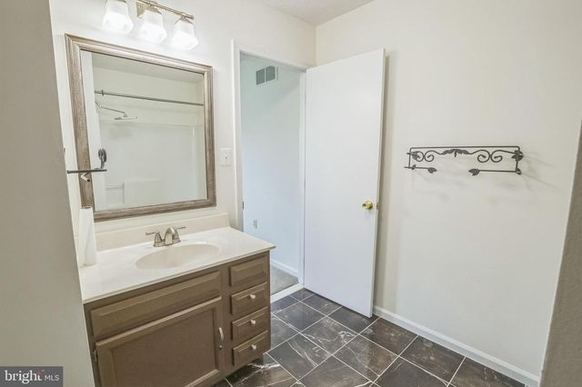 109 GATEWAY DR, Newark, DE 19711