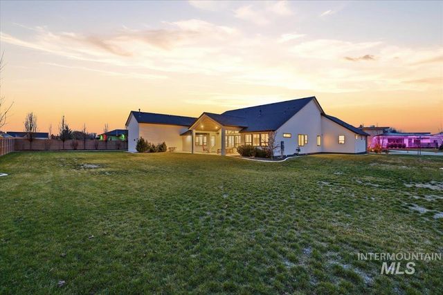 5906 N Schumann Ln, Meridian, ID 83646