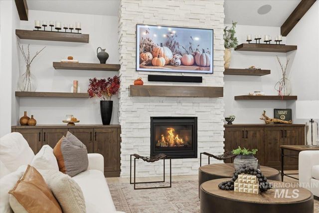 5906 N Schumann Ln, Meridian, ID 83646