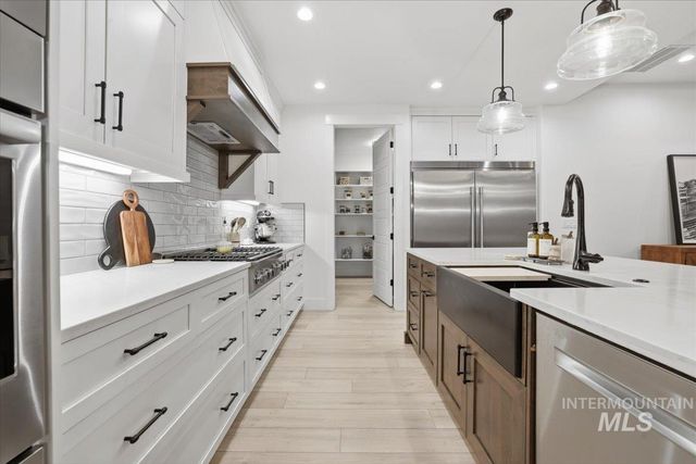 5906 N Schumann Ln, Meridian, ID 83646