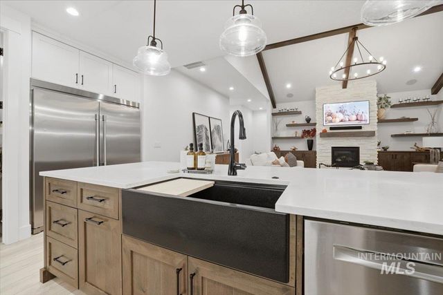 5906 N Schumann Ln, Meridian, ID 83646