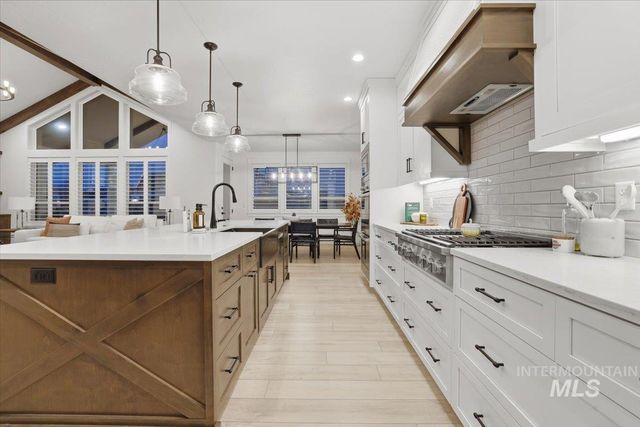 5906 N Schumann Ln, Meridian, ID 83646