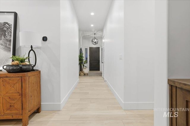 5906 N Schumann Ln, Meridian, ID 83646