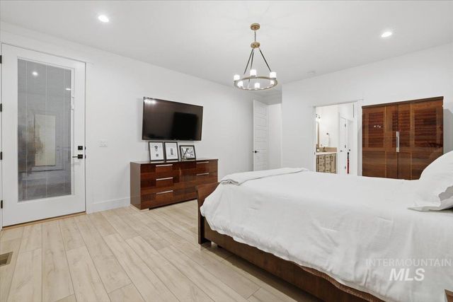 5906 N Schumann Ln, Meridian, ID 83646