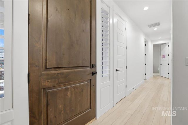 5906 N Schumann Ln, Meridian, ID 83646