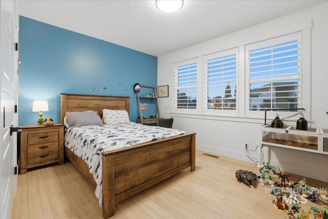 5906 N Schumann Ln, Meridian, ID 83646