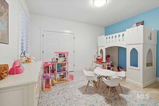 5906 N Schumann Ln, Meridian, ID 83646