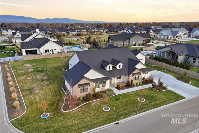 5906 N Schumann Ln, Meridian, ID 83646