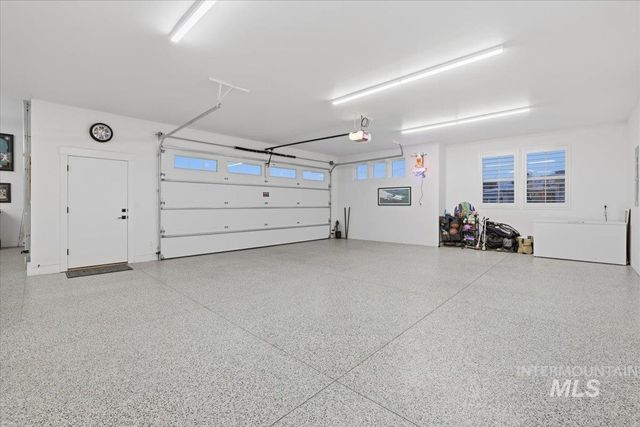 5906 N Schumann Ln, Meridian, ID 83646