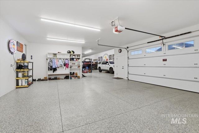 5906 N Schumann Ln, Meridian, ID 83646