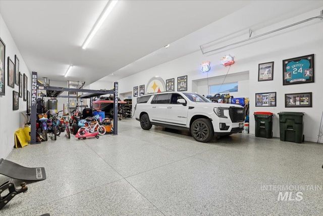 5906 N Schumann Ln, Meridian, ID 83646