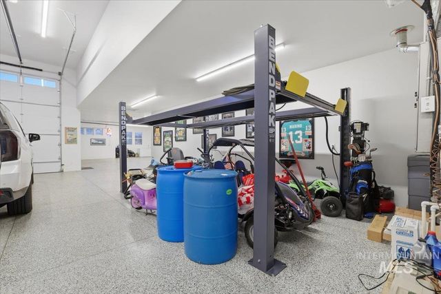 5906 N Schumann Ln, Meridian, ID 83646