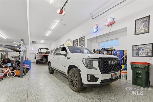 5906 N Schumann Ln, Meridian, ID 83646