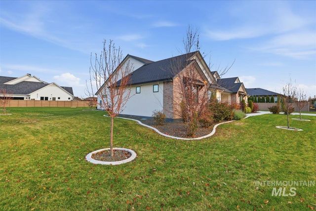 5906 N Schumann Ln, Meridian, ID 83646