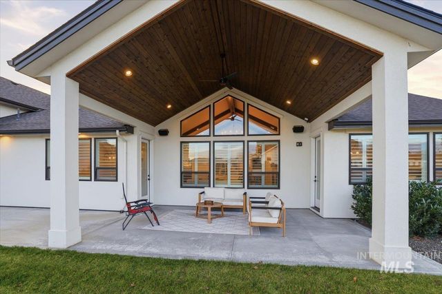 5906 N Schumann Ln, Meridian, ID 83646