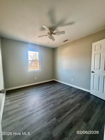 203 W Volant Street, Hubert, NC 28539