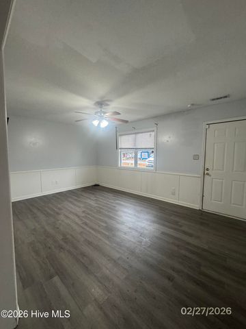 203 W Volant Street, Hubert, NC 28539