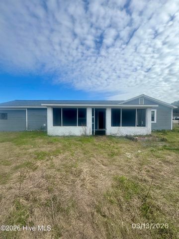 203 W Volant Street, Hubert, NC 28539