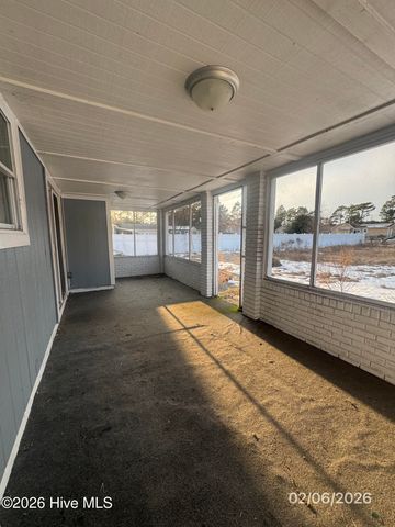 203 W Volant Street, Hubert, NC 28539