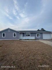 203 W Volant Street, Hubert, NC 28539