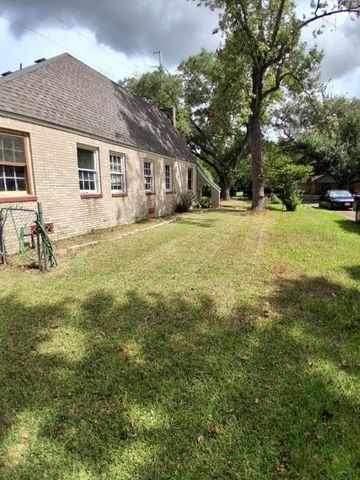 1304 Rhodora Street, La Marque, TX 77568