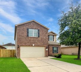 914 Paradise Road, Baytown, TX 77521