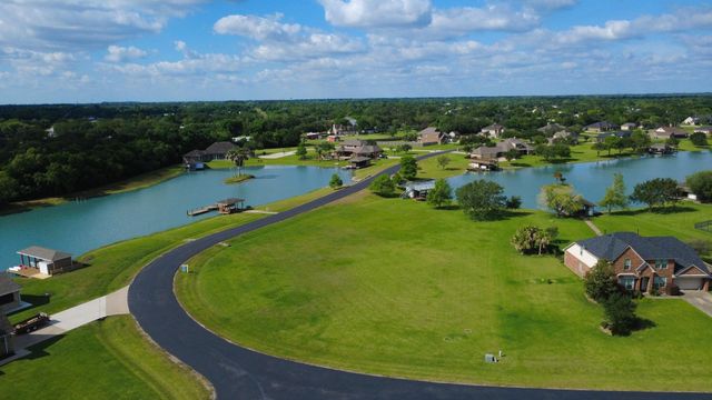 226 Lago Circle Drive N, Santa Fe, TX 77517