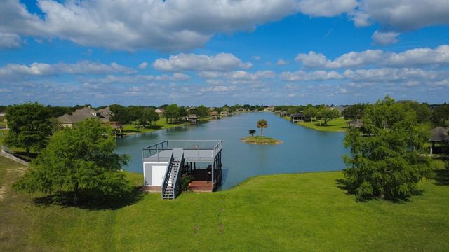 226 Lago Circle Drive N, Santa Fe, TX 77517