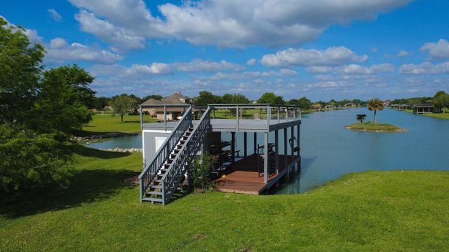 226 Lago Circle Drive N, Santa Fe, TX 77517