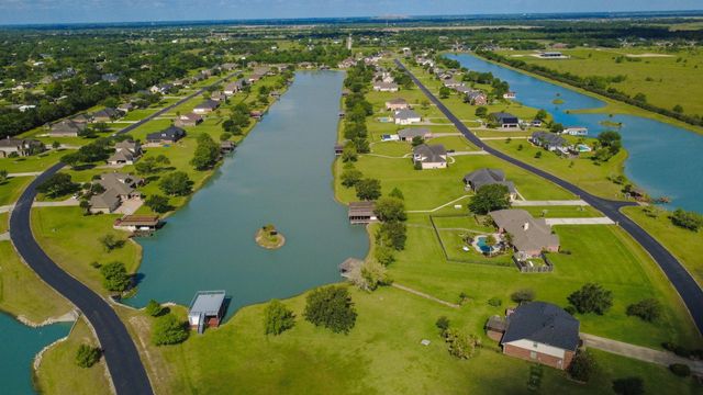 226 Lago Circle Drive N, Santa Fe, TX 77517