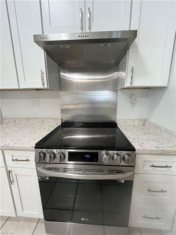 908 Chatsworth DR, Newport News, VA 23601