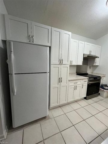 908 Chatsworth DR, Newport News, VA 23601