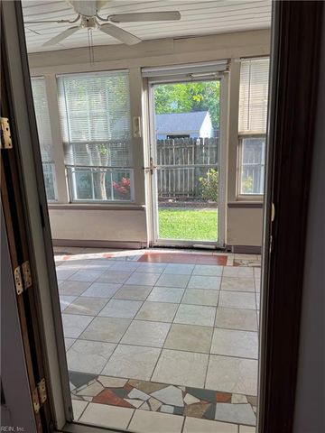 908 Chatsworth DR, Newport News, VA 23601