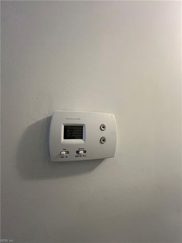 908 Chatsworth DR, Newport News, VA 23601