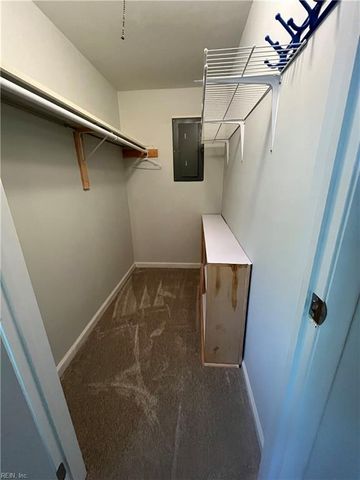 908 Chatsworth DR, Newport News, VA 23601