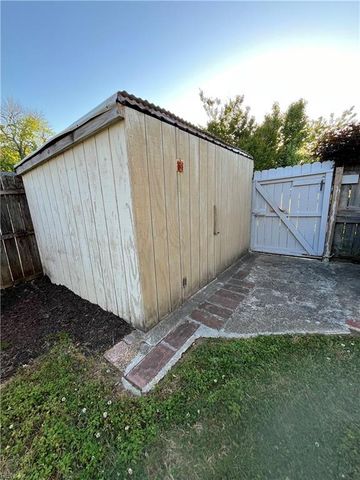 908 Chatsworth DR, Newport News, VA 23601