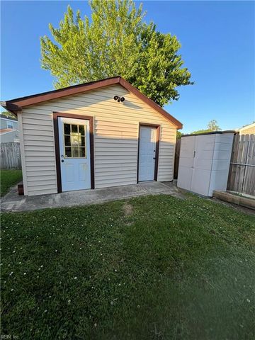 908 Chatsworth DR, Newport News, VA 23601