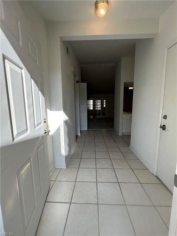 908 Chatsworth DR, Newport News, VA 23601