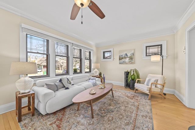 1913 E Beverly ROAD, Shorewood, WI 53211