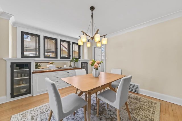 1913 E Beverly ROAD, Shorewood, WI 53211